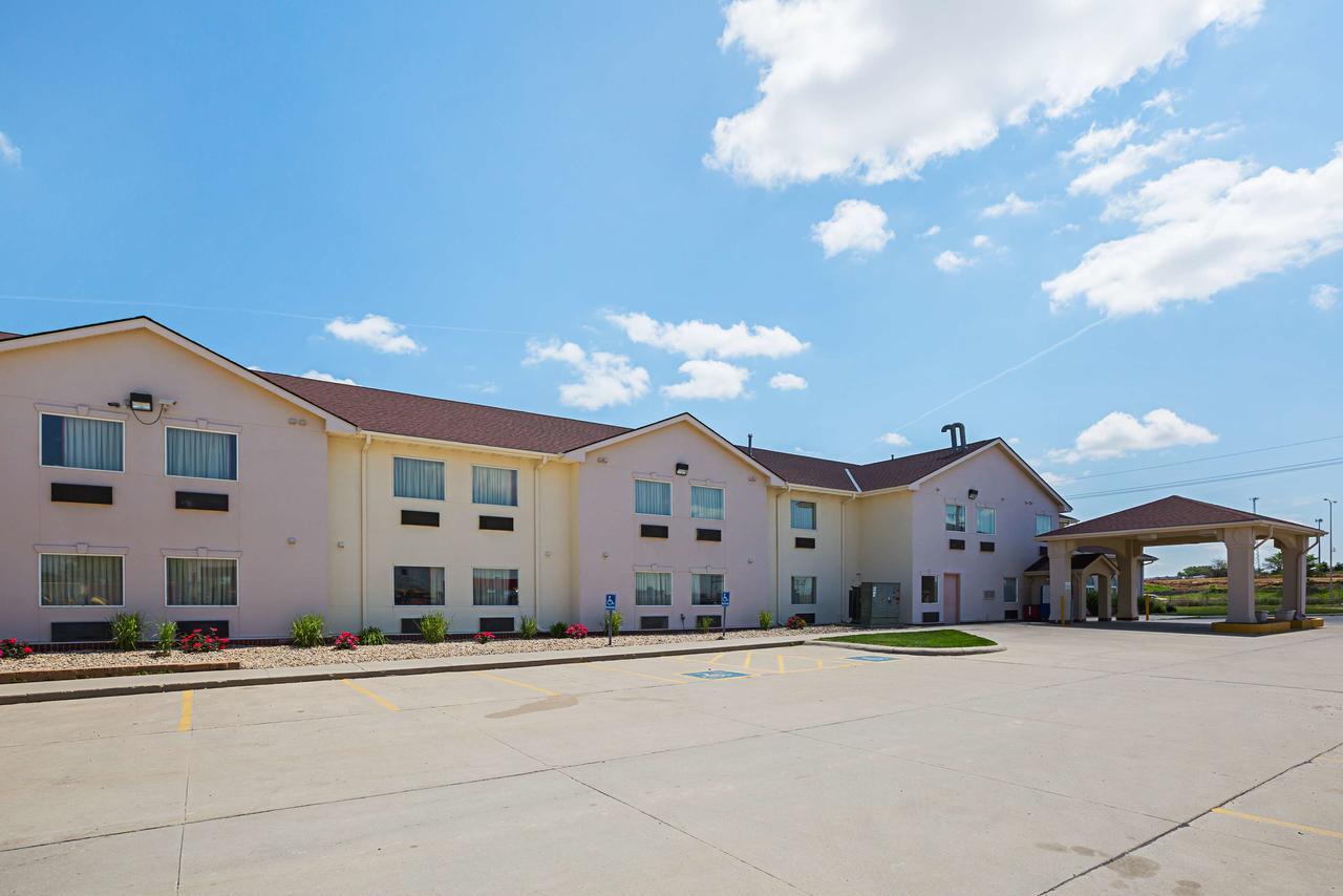 Motel 6 Omaha - IAT West Exterior foto