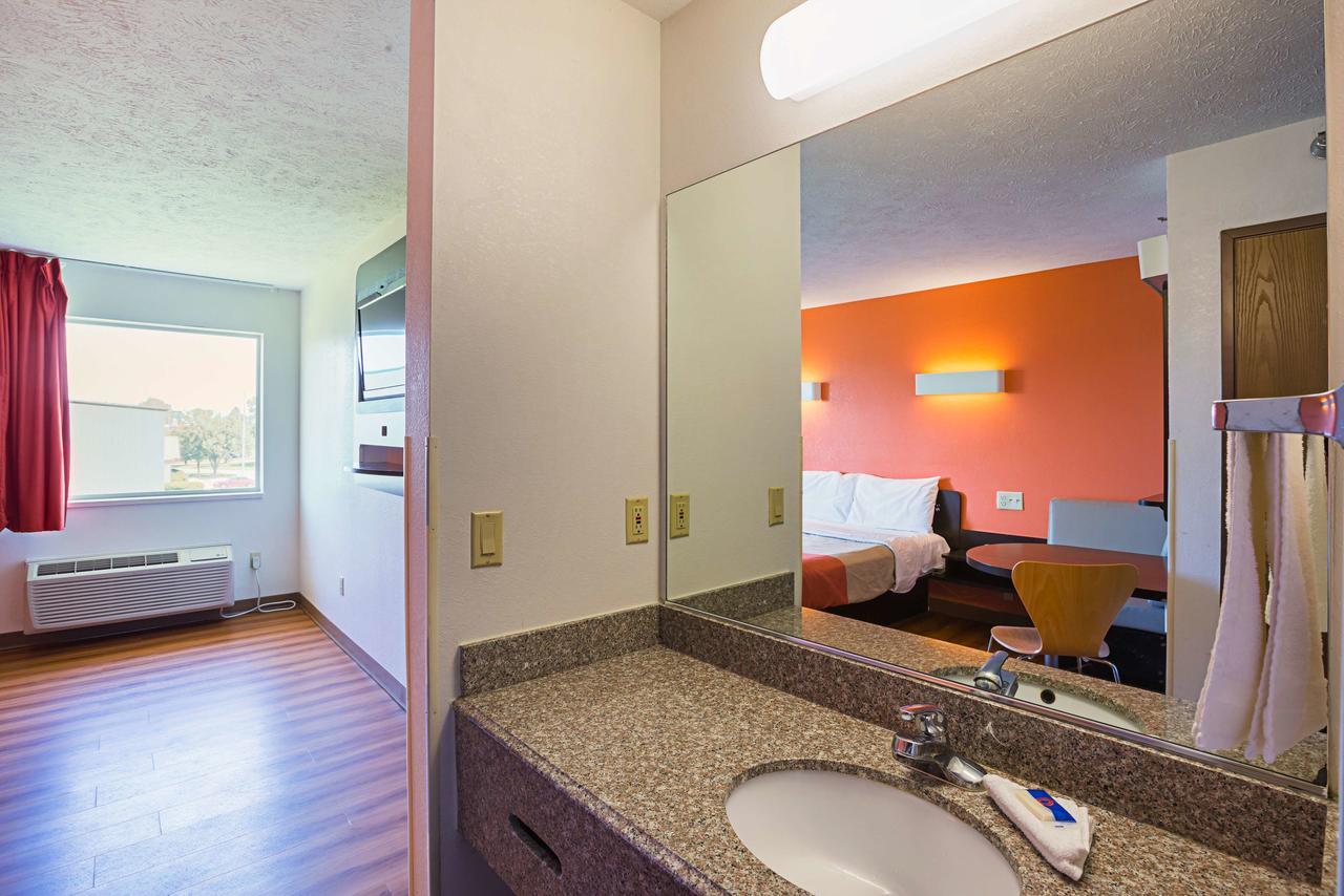 Motel 6 Omaha - IAT West Exterior foto